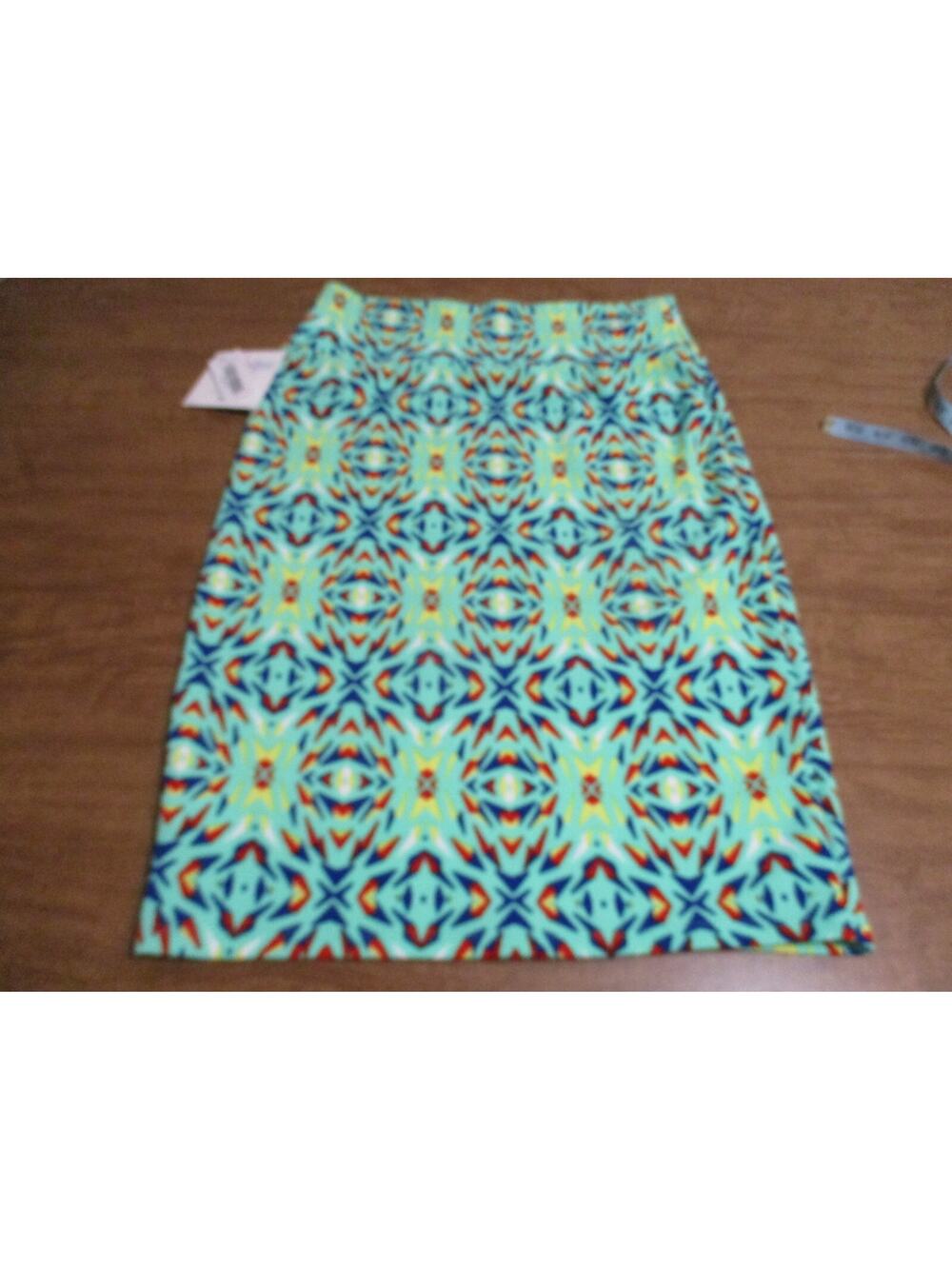LULAROE CASSIE SKIRT MULTI COLOR RED GREEN YELLOW BLUE SIZE MEDIUM